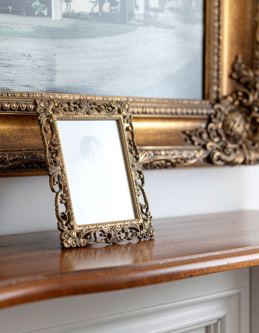 Brass Picture Frame - 30 Victorian bedroom ideas