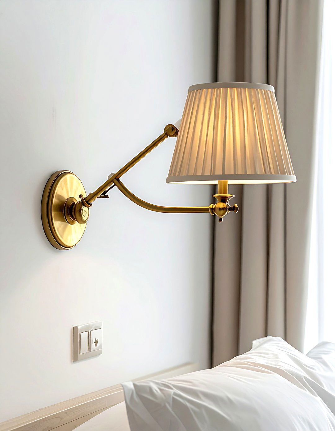 Brass Swing Arm Lamp - 30 vintage lamp ideas