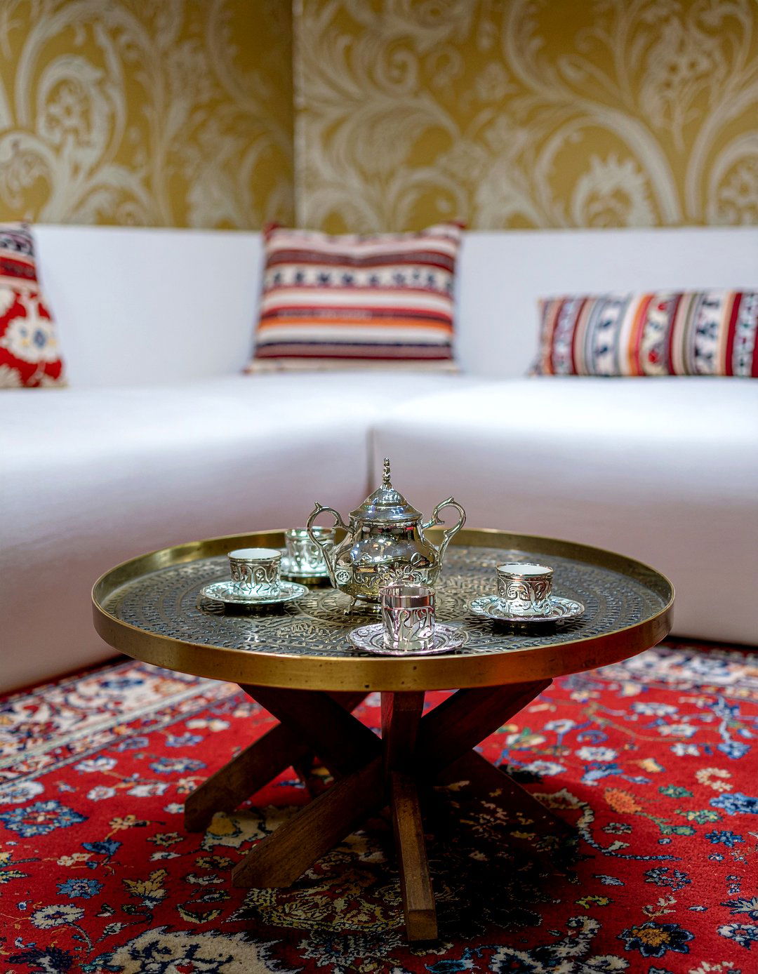 Brass Tray Table - 30 living room Moroccan furniture ideas