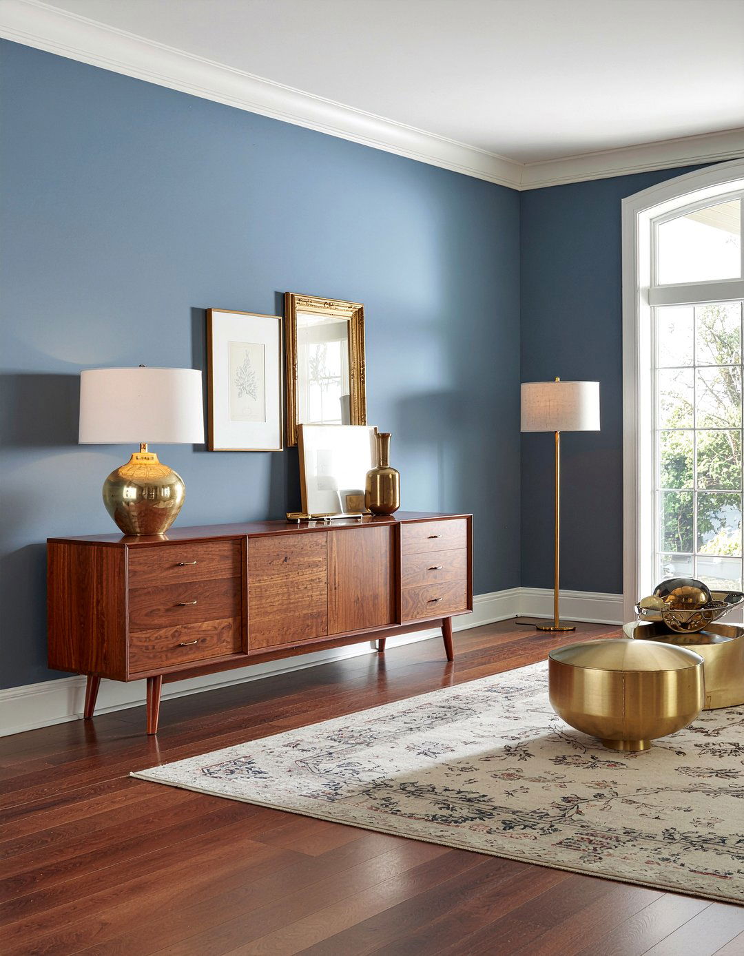 Brass and walnut living room - 30 mixed material living room ideas