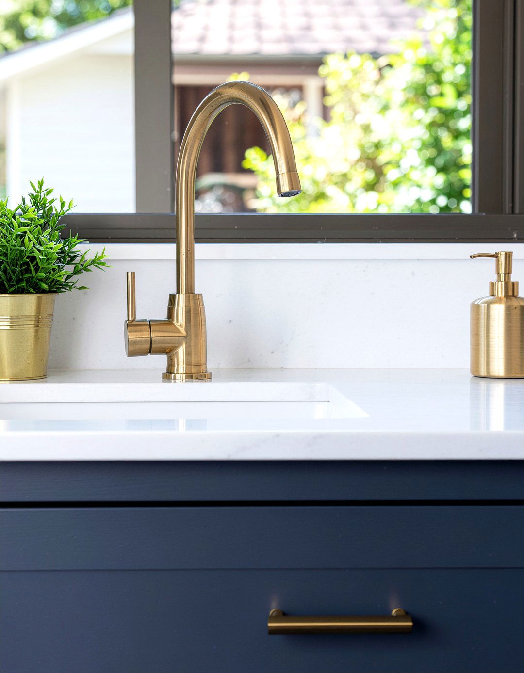 Brass bathroom faucet - 30 bathroom trendy element ideas