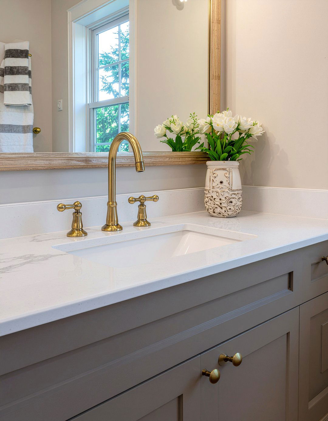 Brass bathroom hardware - 30 bathroom gut renovation ideas