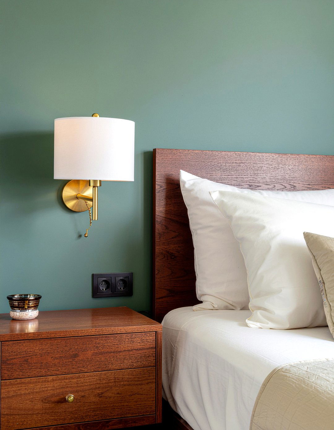 Brass bedroom sconce - 30 bedroom sconces