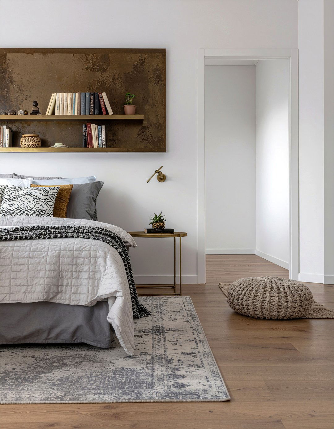 Brass bookend - 30 brass accent bedroom ideas