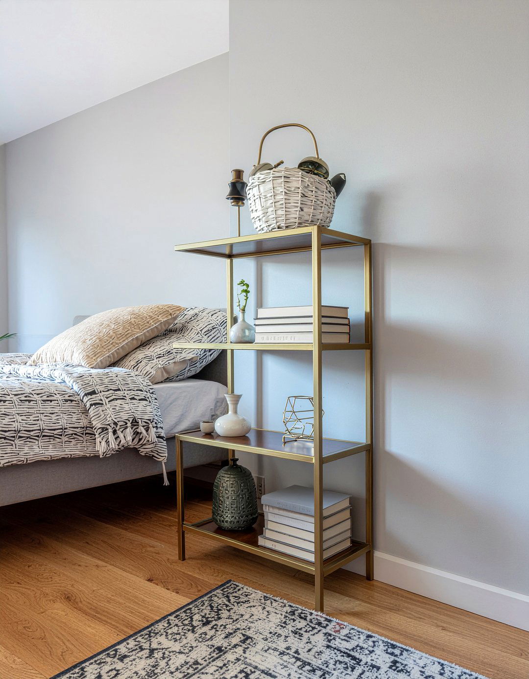 Brass bookshelf - 30 brass accent bedroom ideas