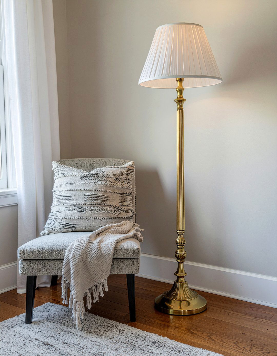 Brass floor lamp - 30 thrifted living room ideas
