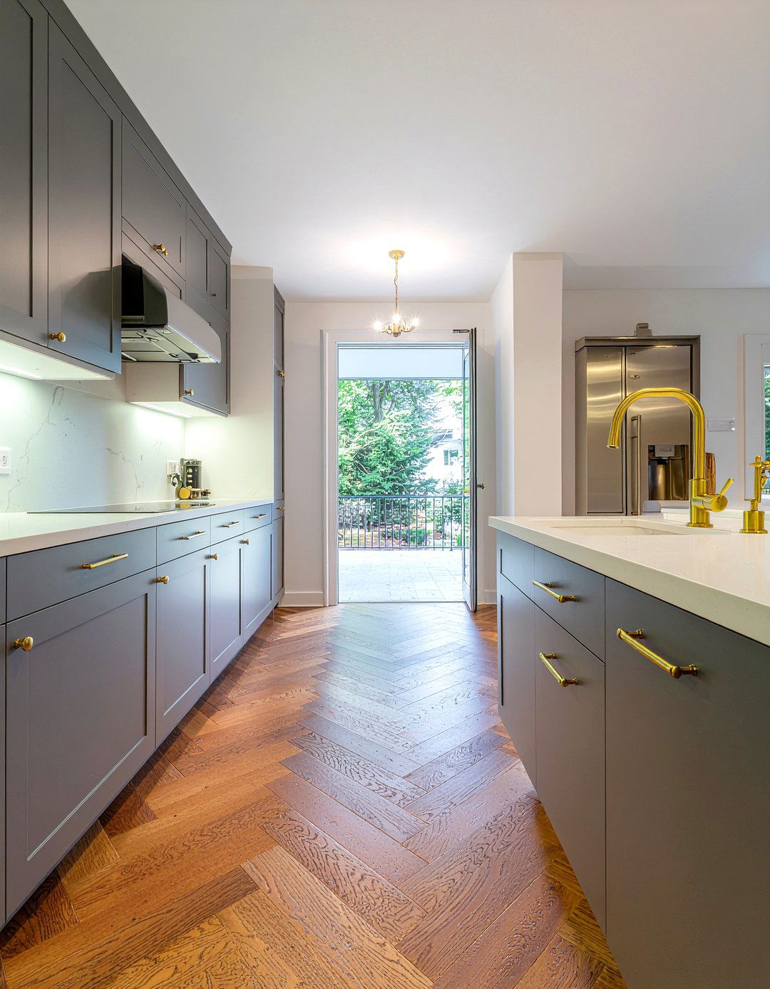 Brass hardware chevron floor kitchen - 30 chevron floor kitchen ideas