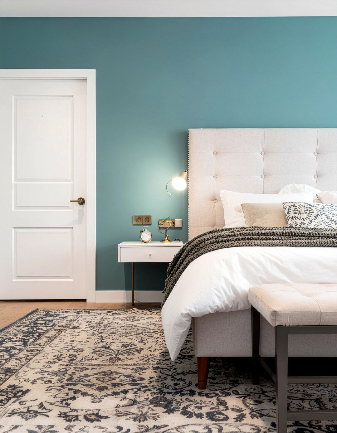 Brass light switch - 30 brass accent bedroom ideas