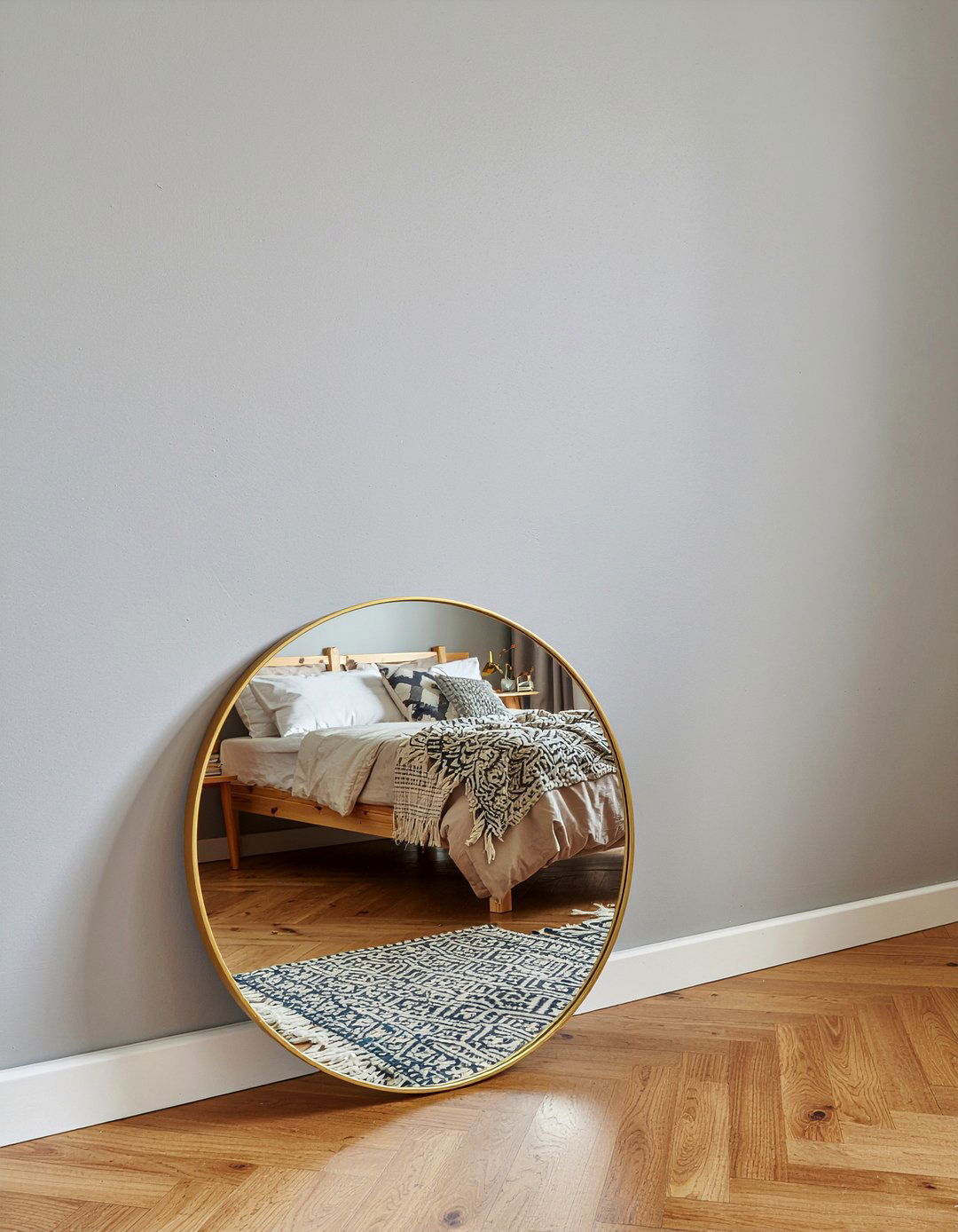 Brass mirror - 30 brass accent bedroom ideas