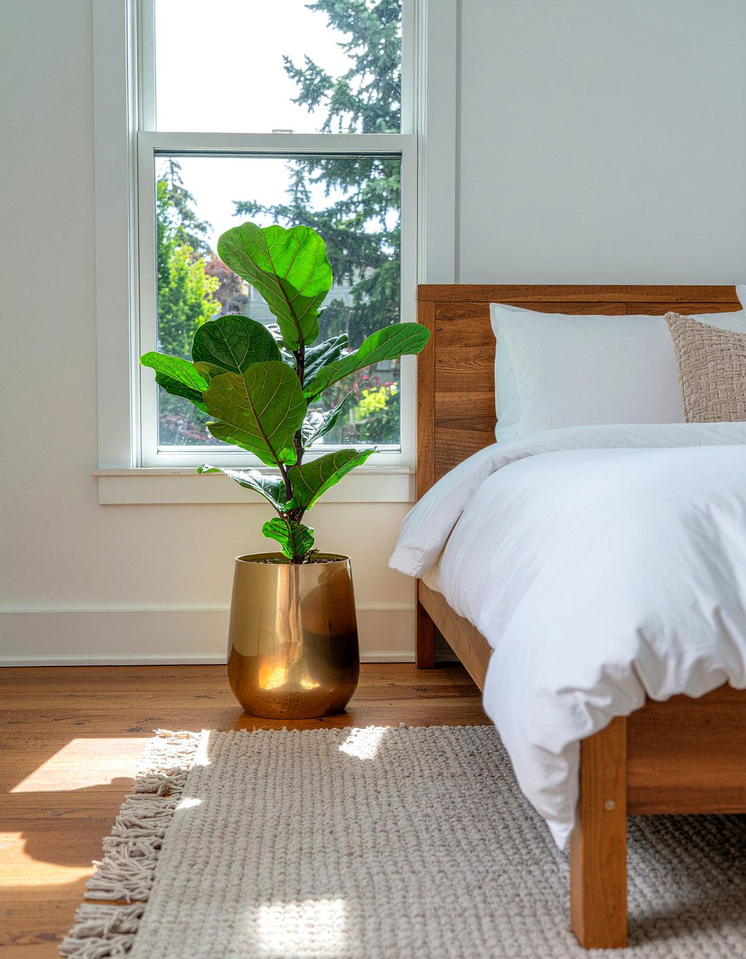 Brass planter - 30 brass accent bedroom ideas