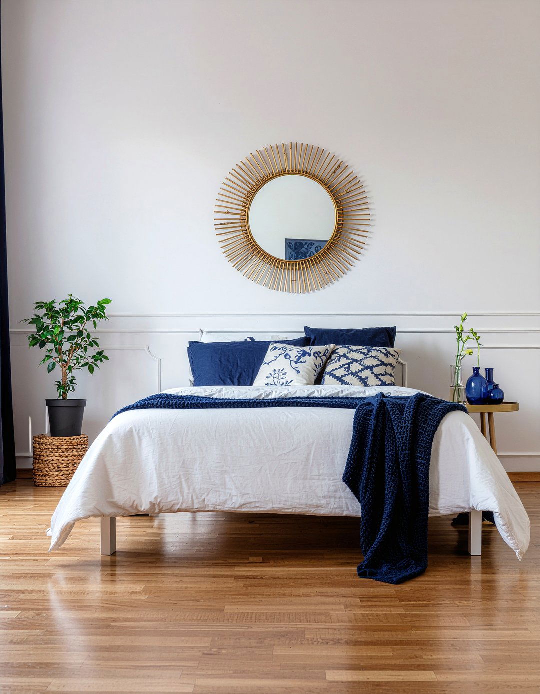 Brass porthole mirror - 30 coastal bedroom ideas