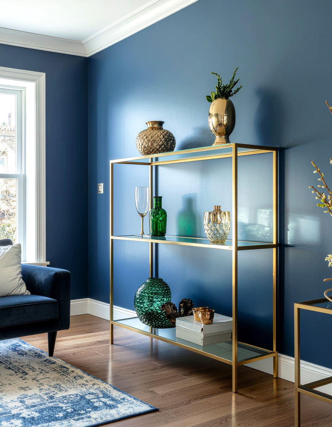 Brass shelf bracket - 30 living room bracket ideas