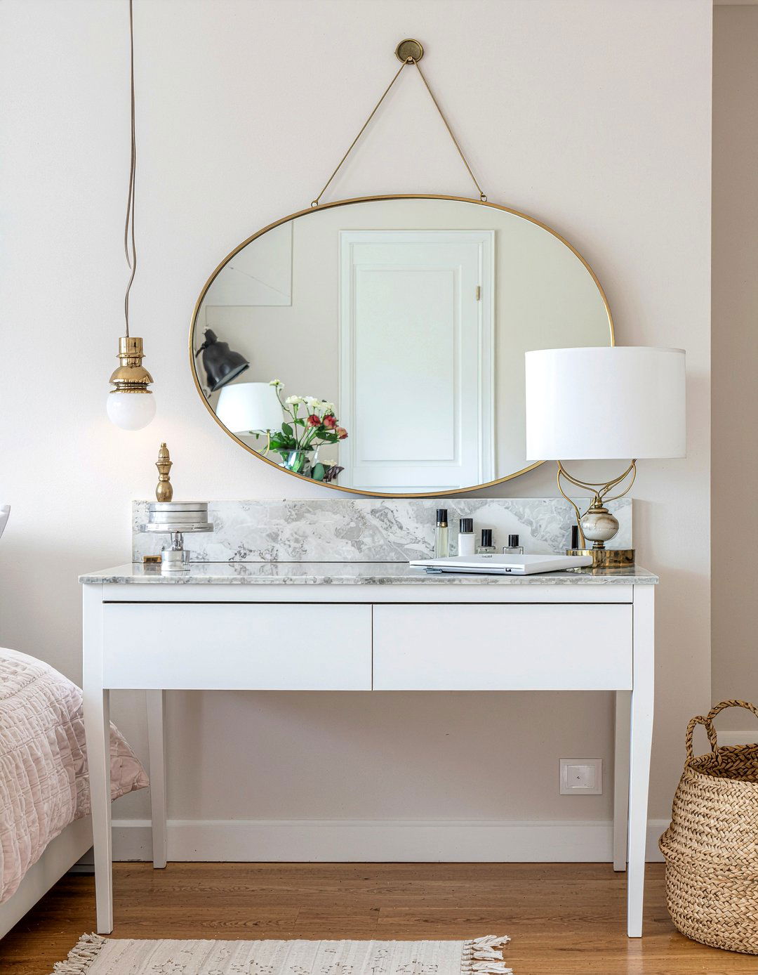 Brass vanity mirror - 30 brass accent bedroom ideas