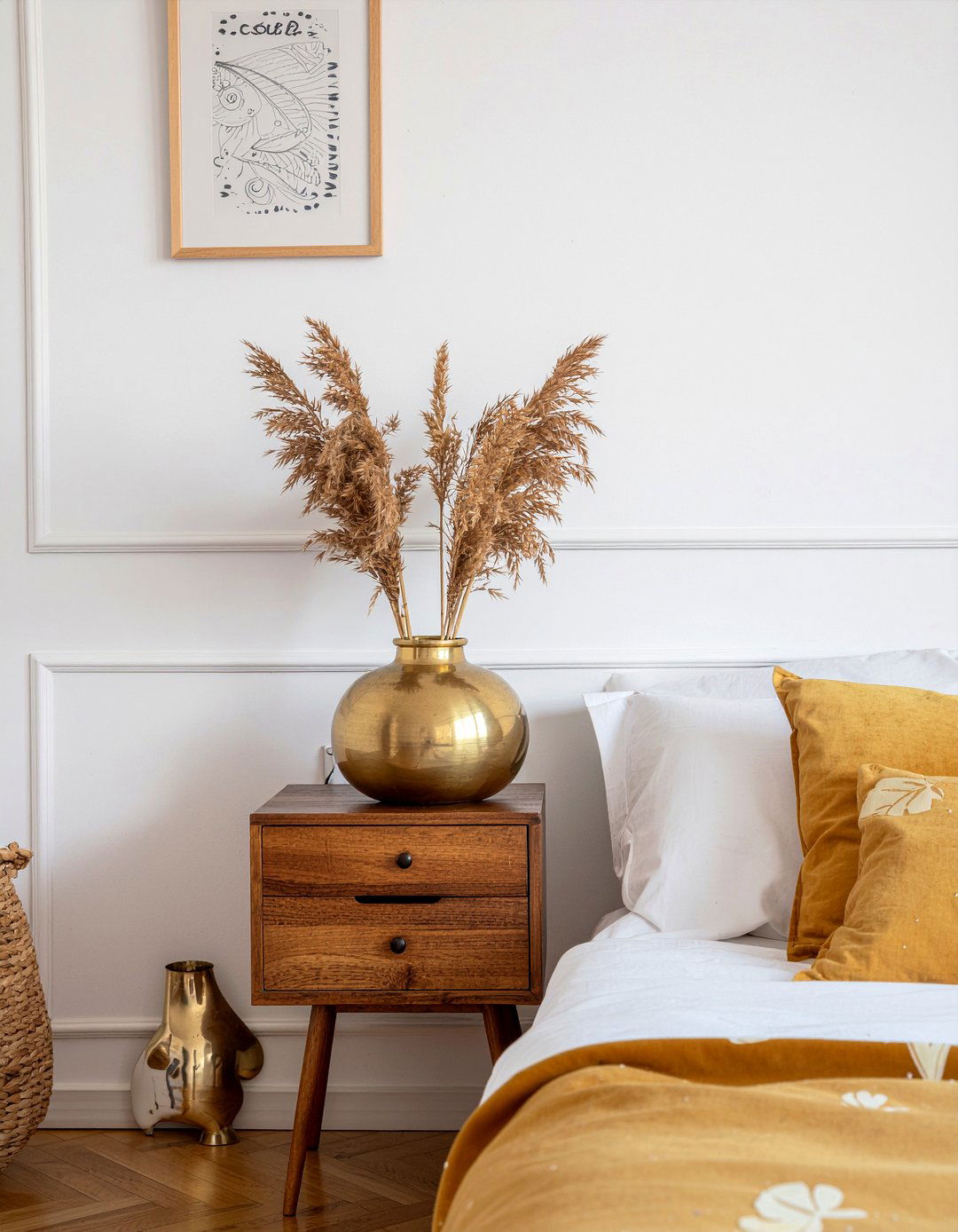 Brass vase - 30 brass accent bedroom ideas