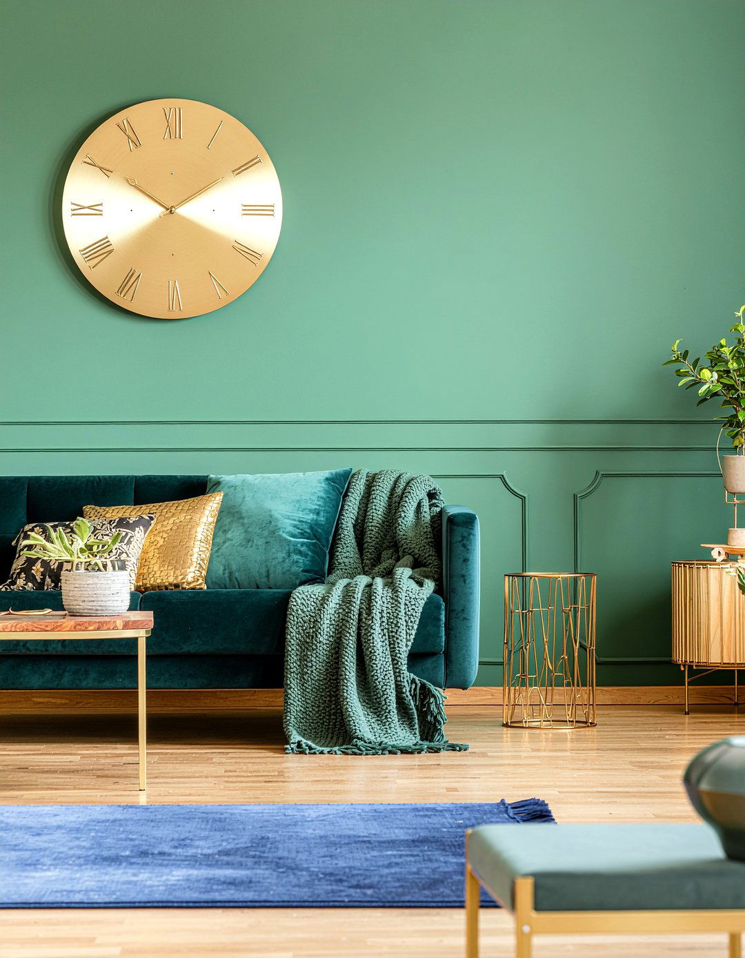 Brass wall clock - 30 living room clock ideas