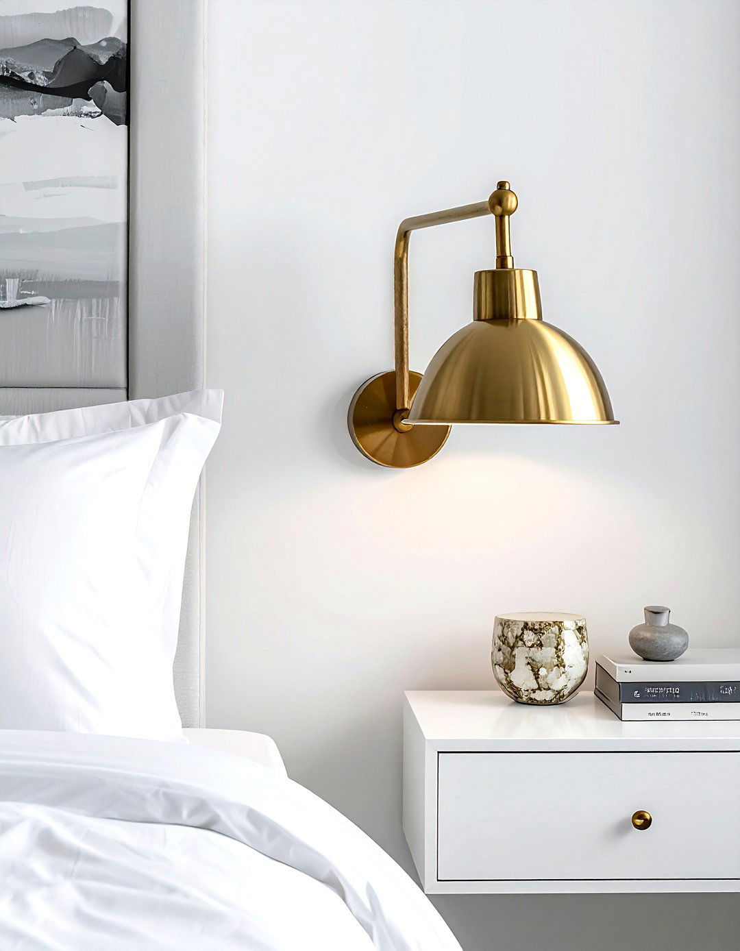 Brass wall sconce - 30 decor finishing touch ideas