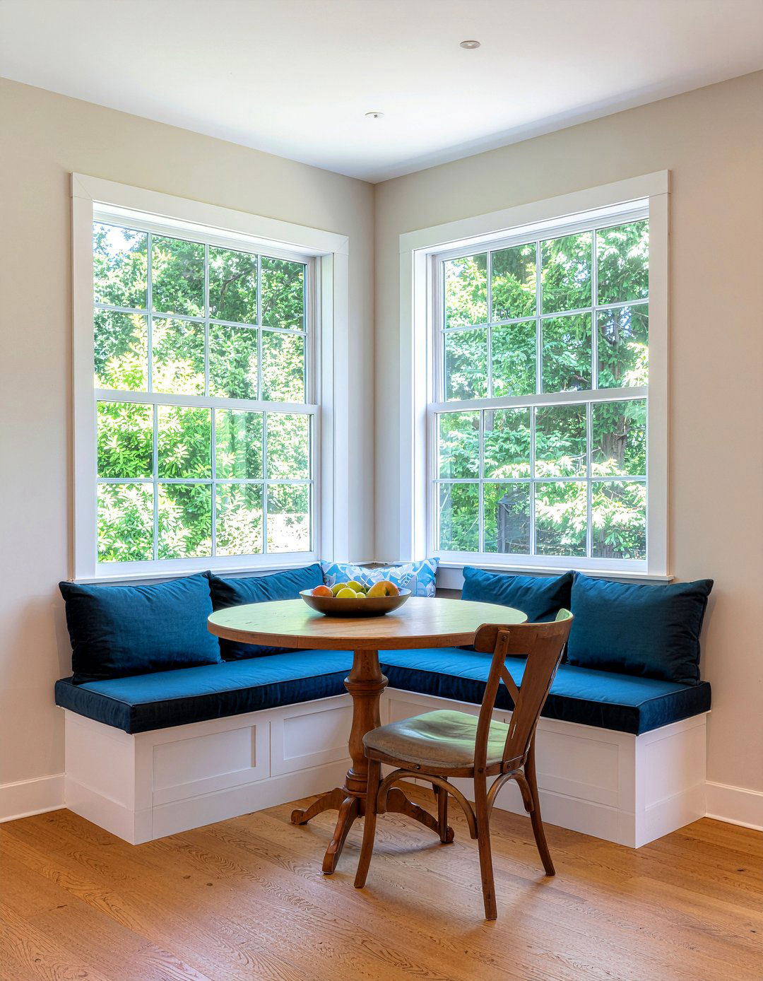 Breakfast Nook Seating - 30 kitchen transformation ideas