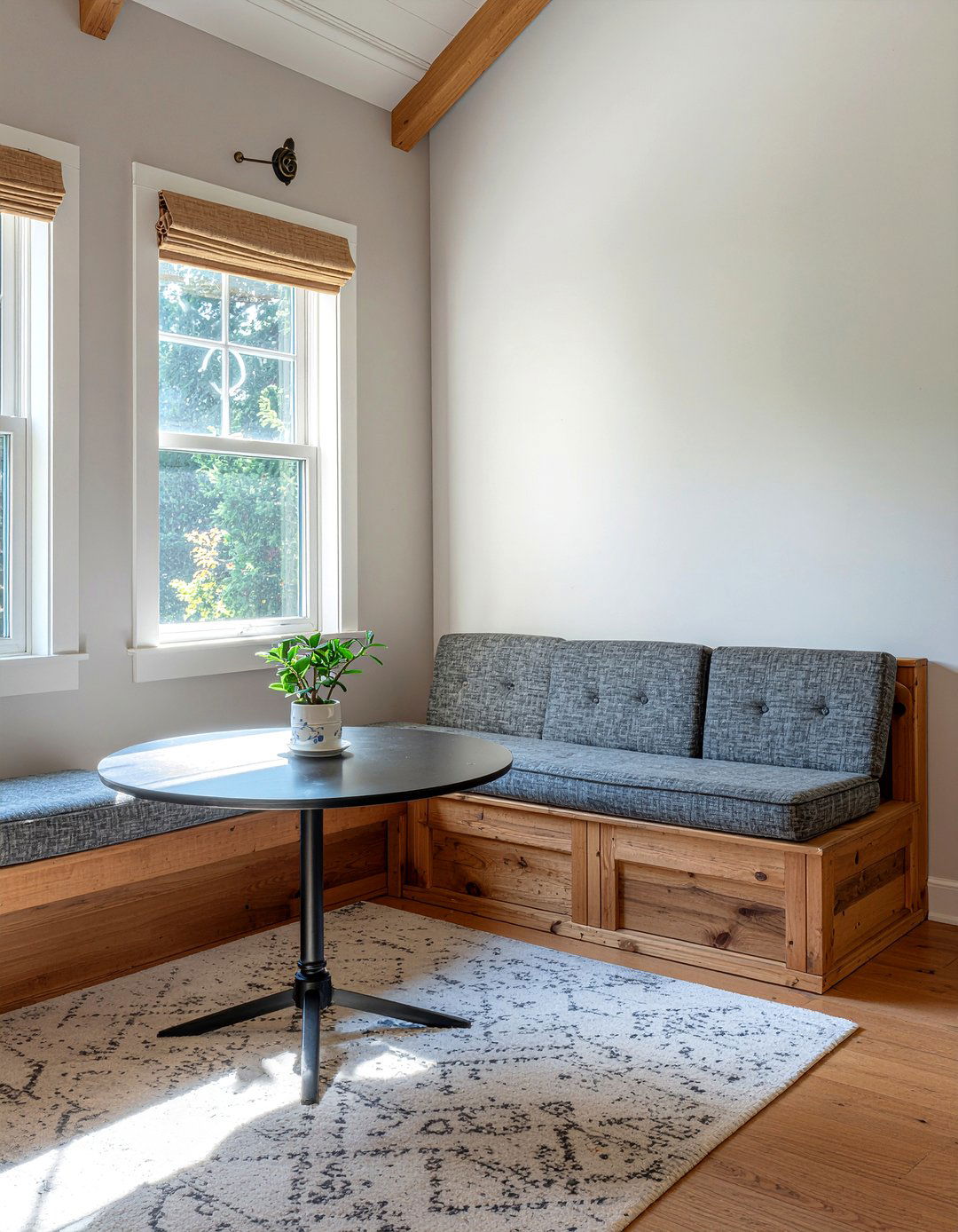 Breakfast Nook Seating - 30 chalet kitchen ideas