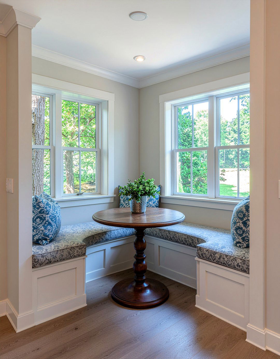 Breakfast nook with bench - 30 modern farmhouse kitchen ideas