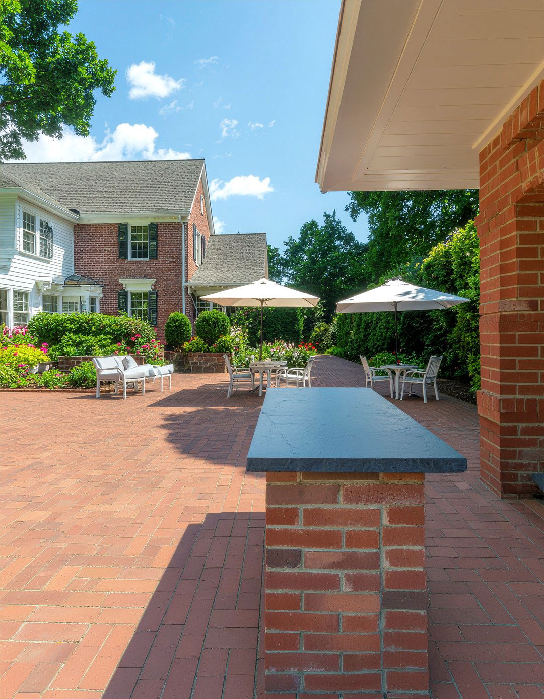 Brick Outdoor Kitchen Bar - 30 outdoor kitchen bar ideas