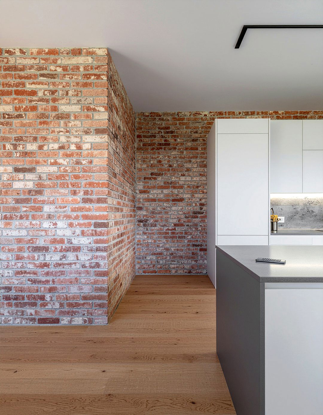 Brick and modern kitchen - 30 mixed material kitchen ideas