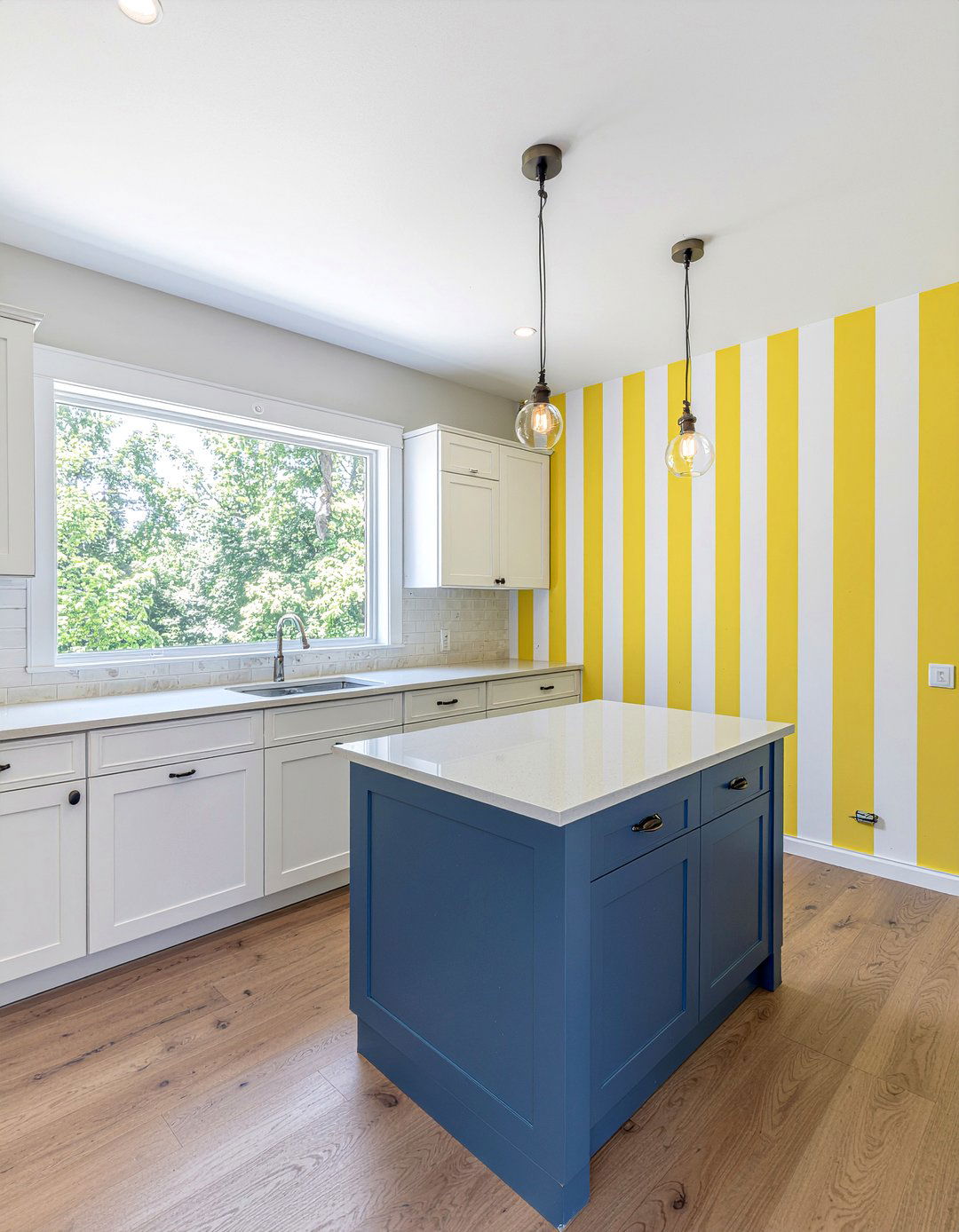 30 Stunning Kitchen Wallpaper Ideas to Transform Your Space