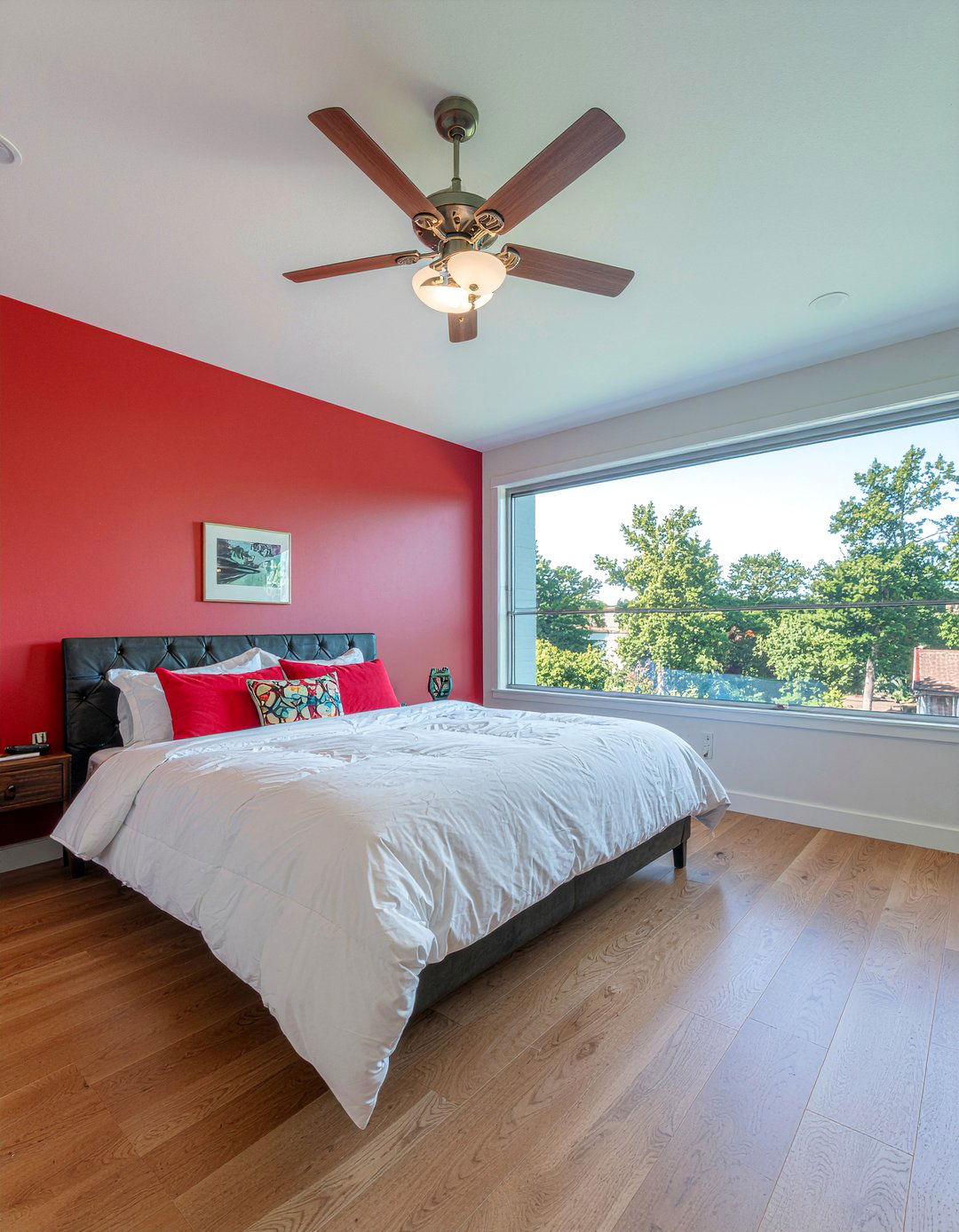 Bright red bedroom - 30 bold color bedroom ideas