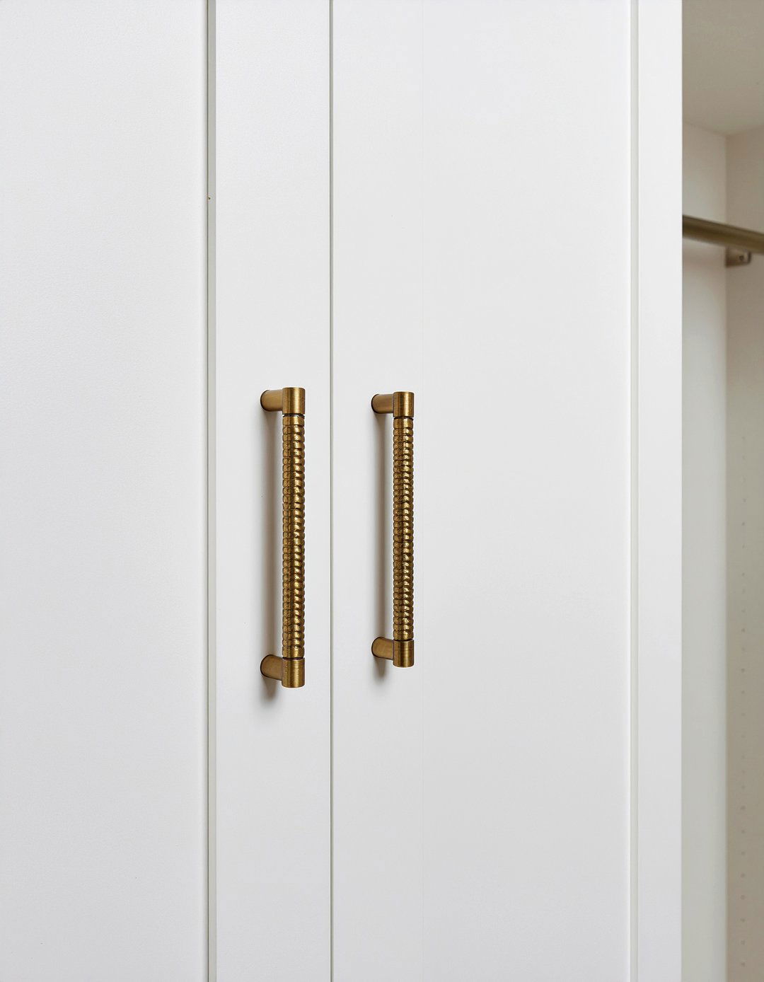 Bronze hardware for closet - 30 bronze accent bedroom ideas