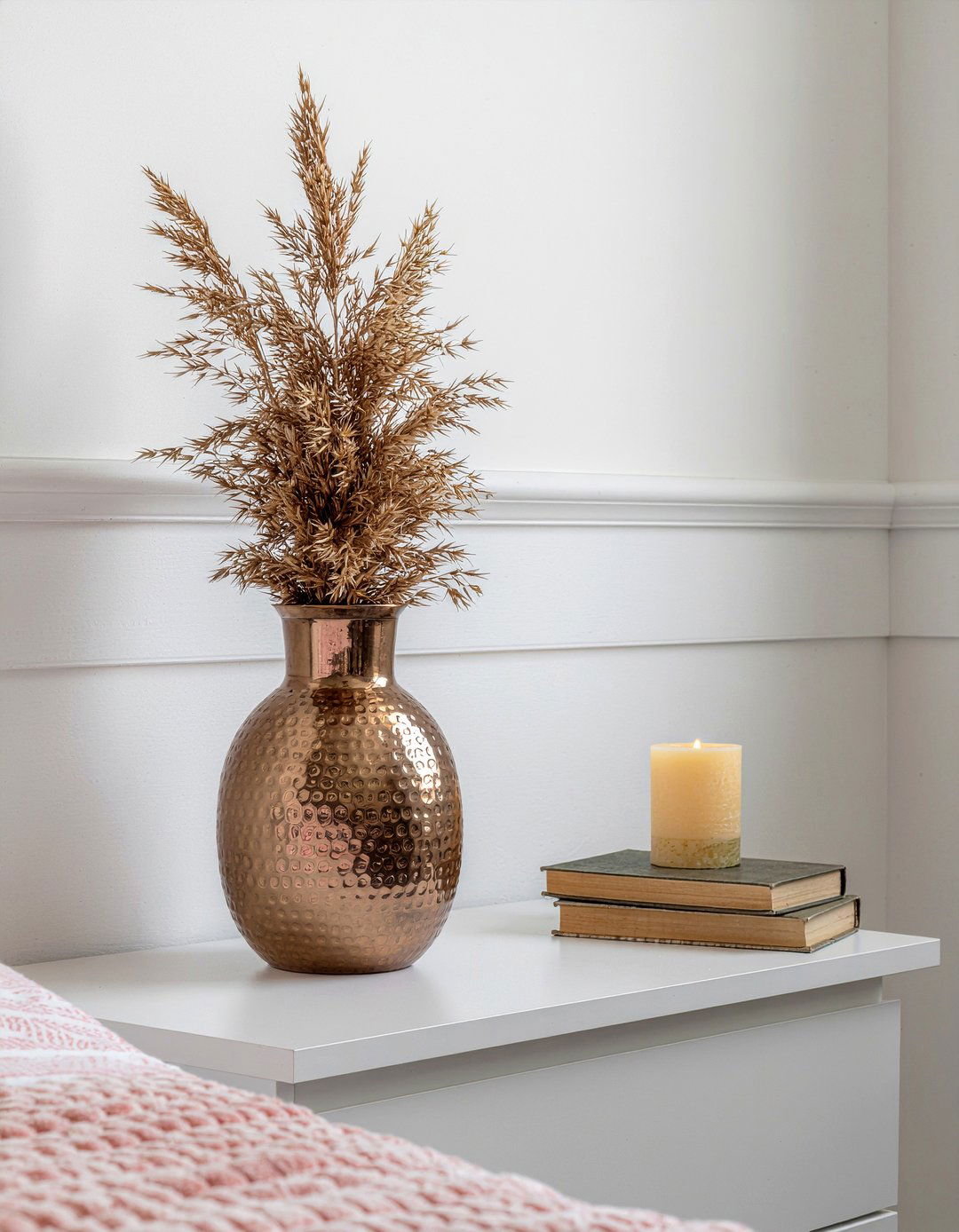 Bronze vase - 30 bronze accent bedroom ideas
