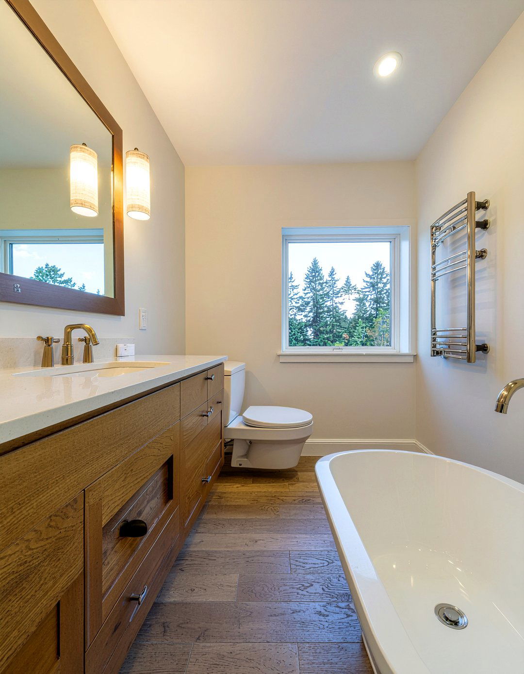 Brushed gold and chrome - 30 mixed metal bathroom ideas