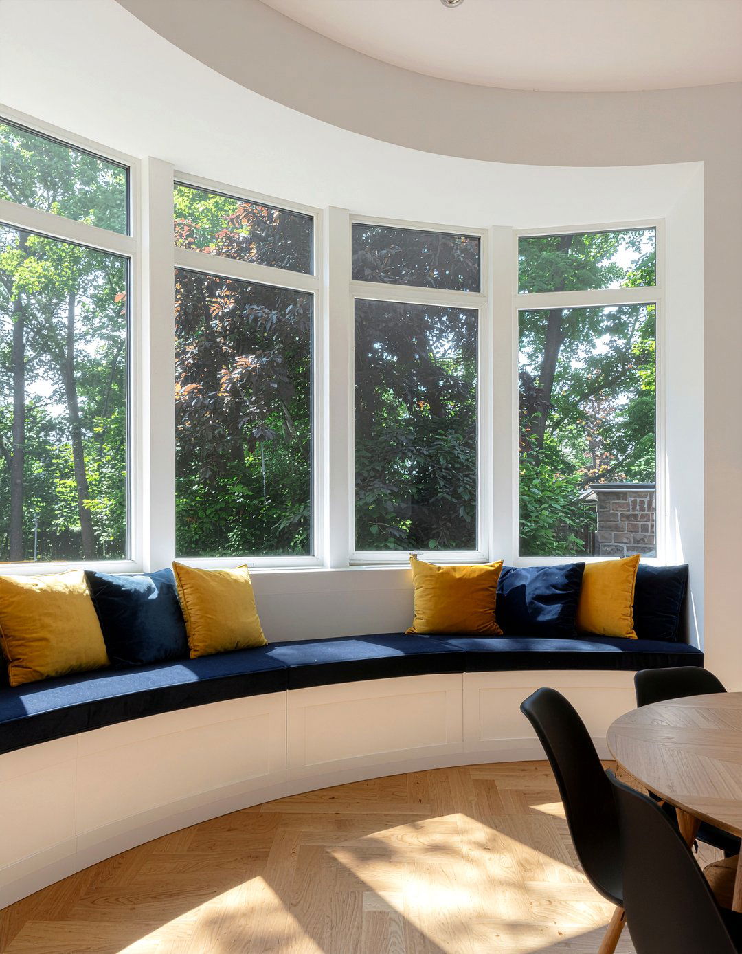 Built In Banquette Seating - 30 bay window dining ideas