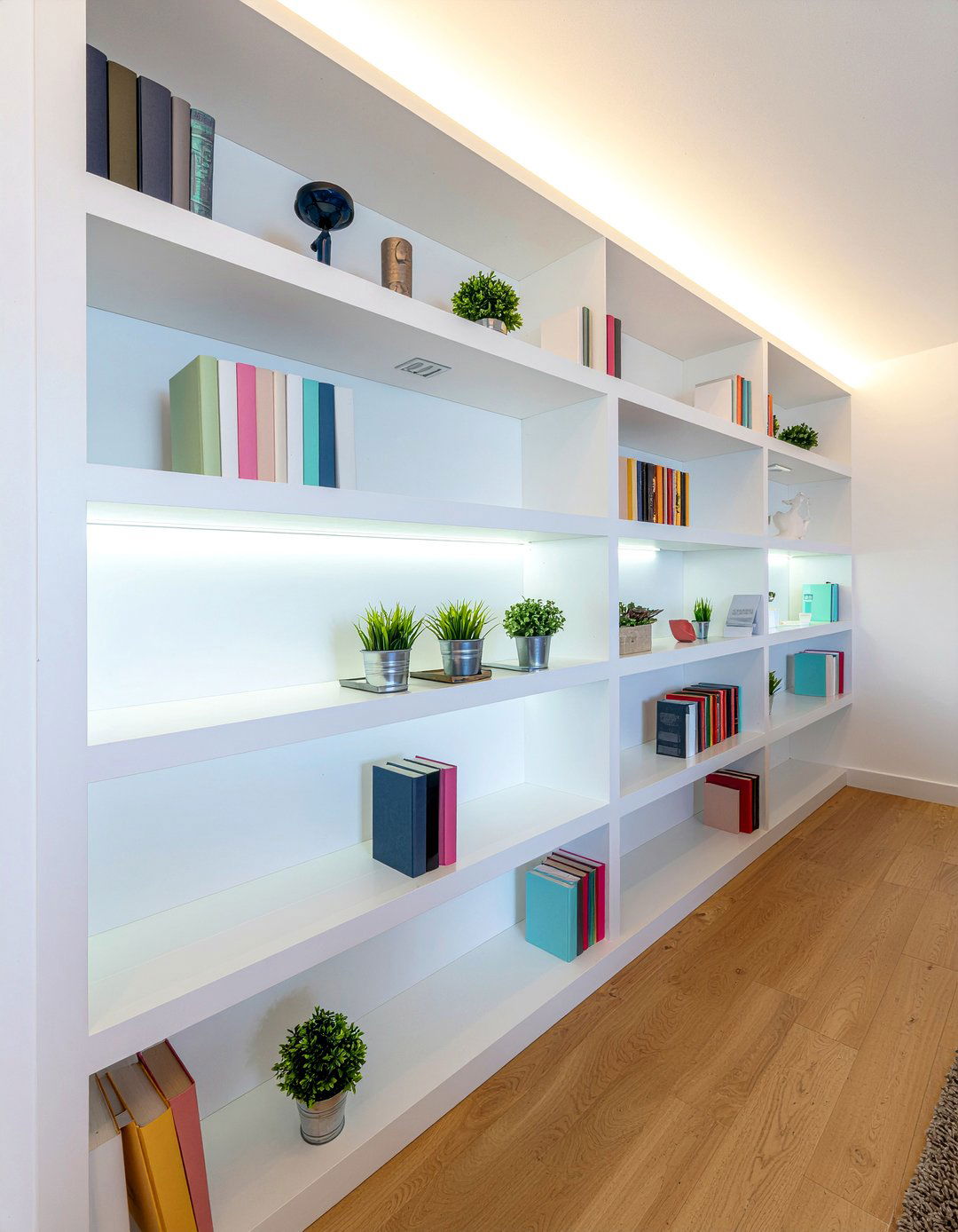 Built In Bookshelf - 30 townhouse living room ideas