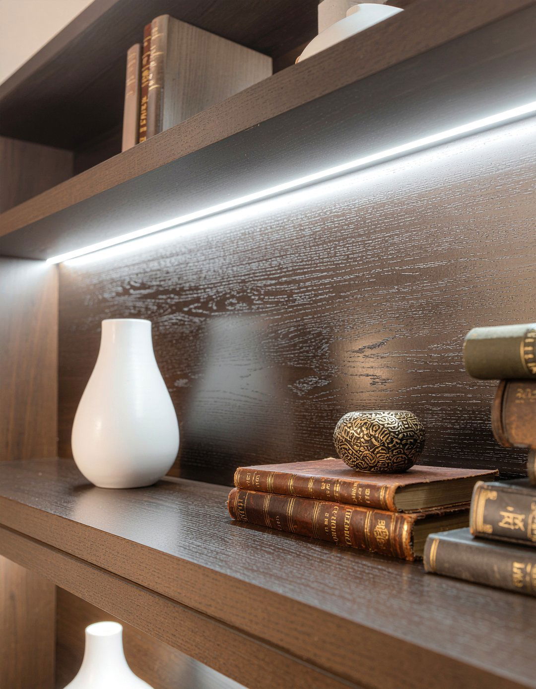 Built In Bookshelves - 30 old house living room ideas