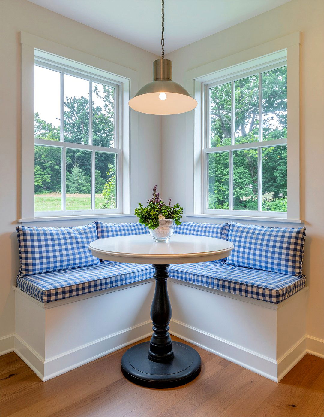 Built In Dining Nook - 30 English cottage dining room ideas