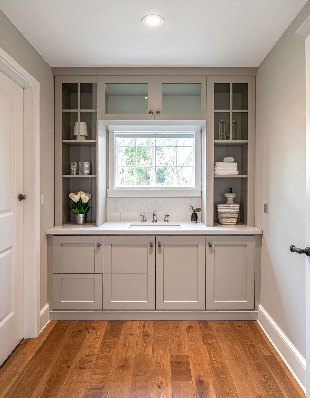 Built In Linen Cabinet - 30 bungalow bathroom ideas