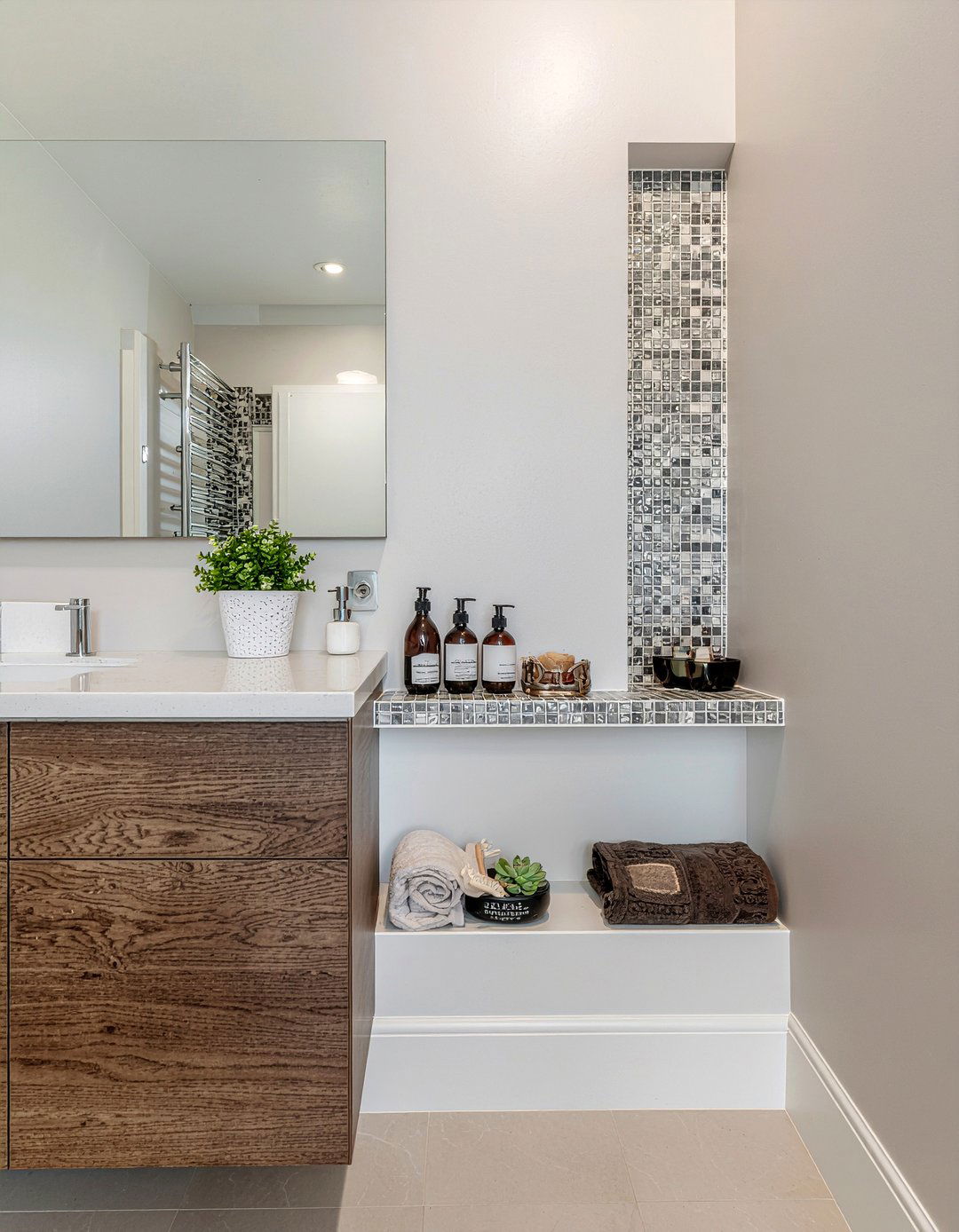 Built In Niche - 30 bathroom timeless element ideas