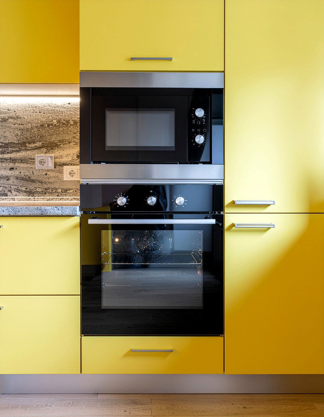 Built In Oven - 30 clean-lined kitchen ideas