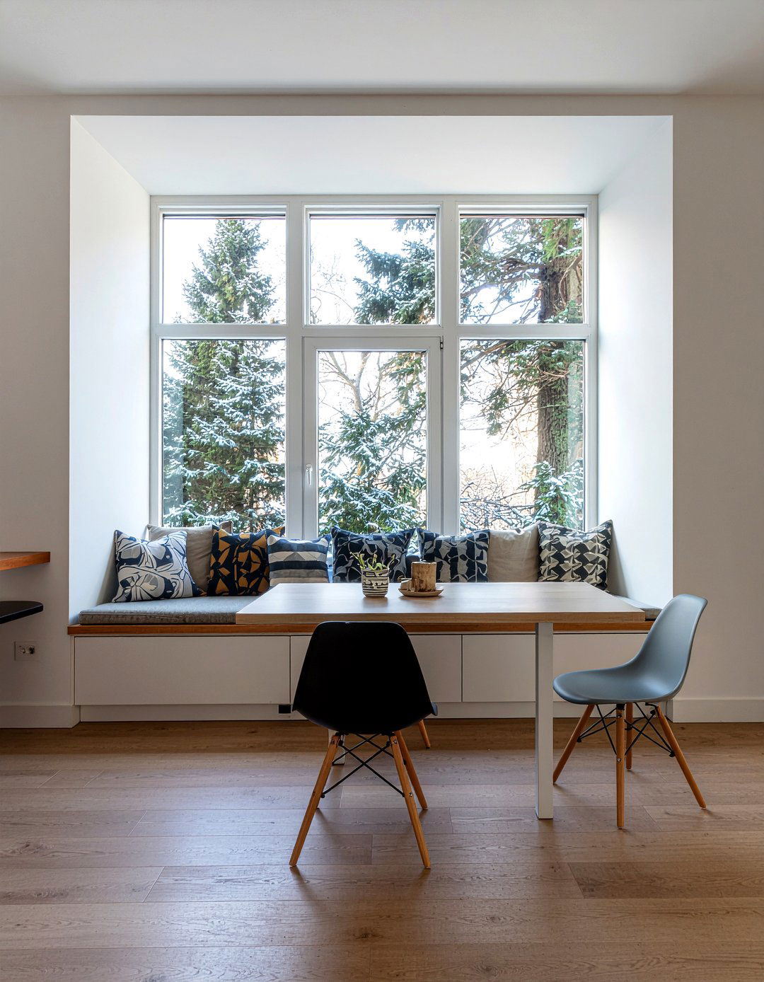 Built In Storage Bench - 30 bay window dining ideas