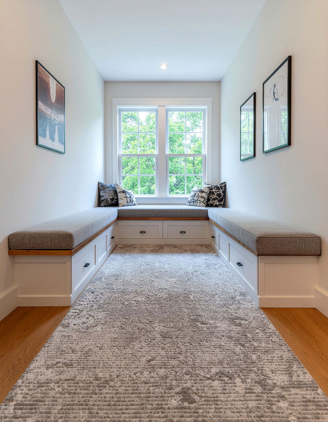 Built In Window Bench - 30 narrow bedroom ideas