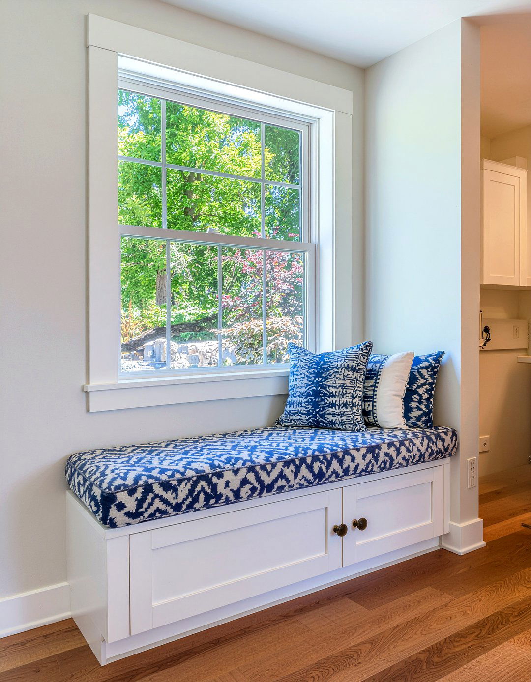 Built In Window Seat - 30 inviting kitchen ideas