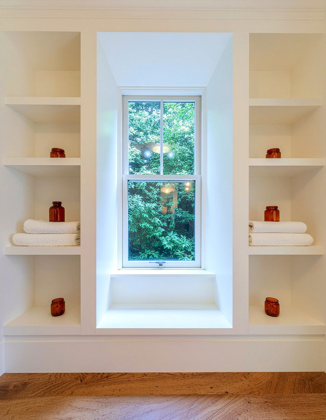 Built in alcove shelving - 30 Georgian bathroom ideas