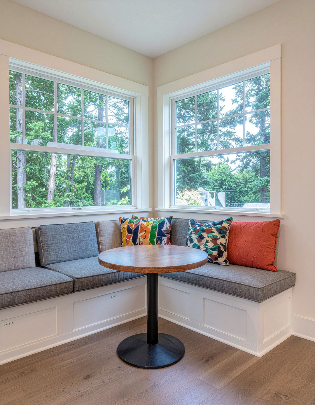 Built in banquette seating - 30 dining area ideas