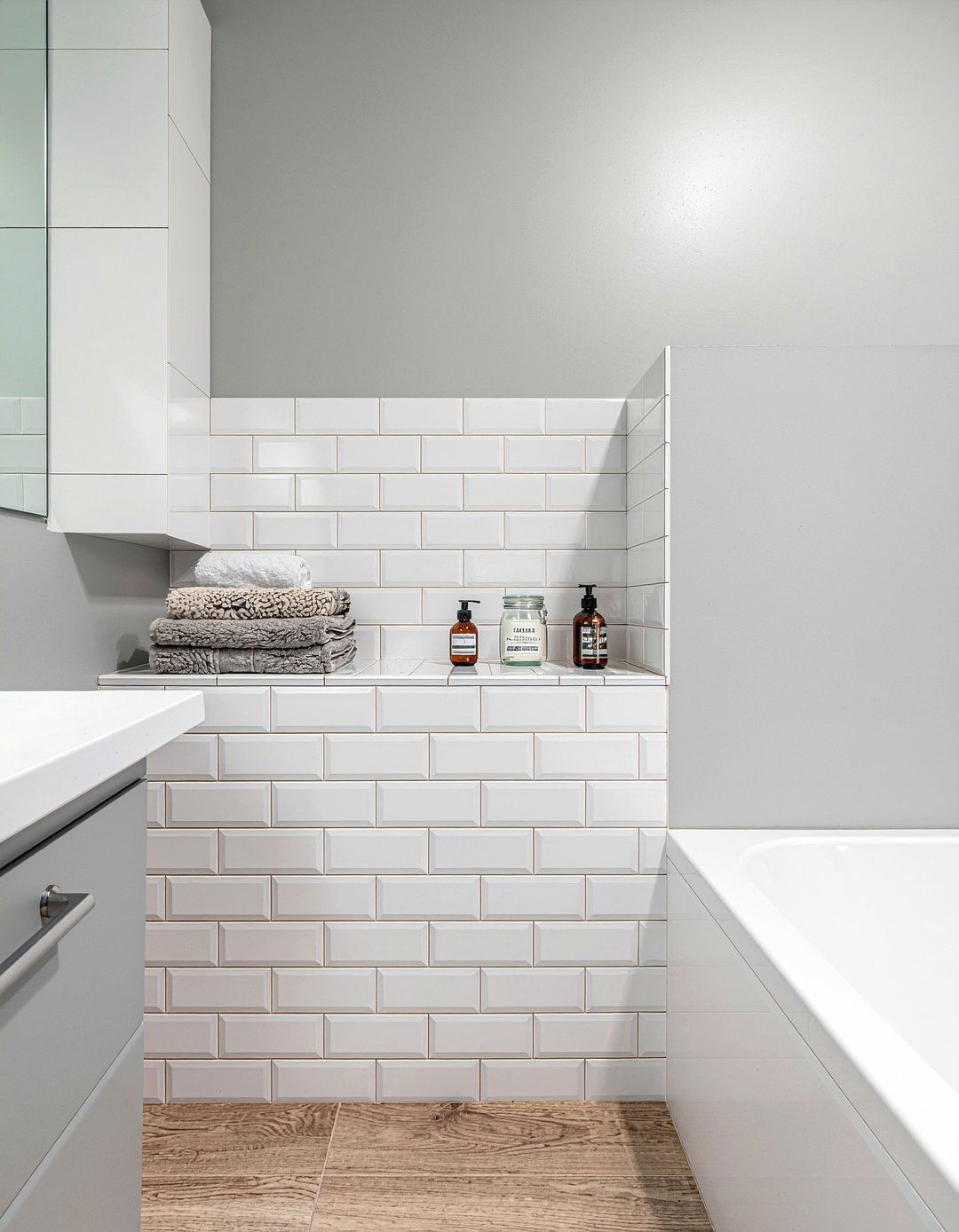 Built in bathroom shelving - 30 bathroom classic element ideas