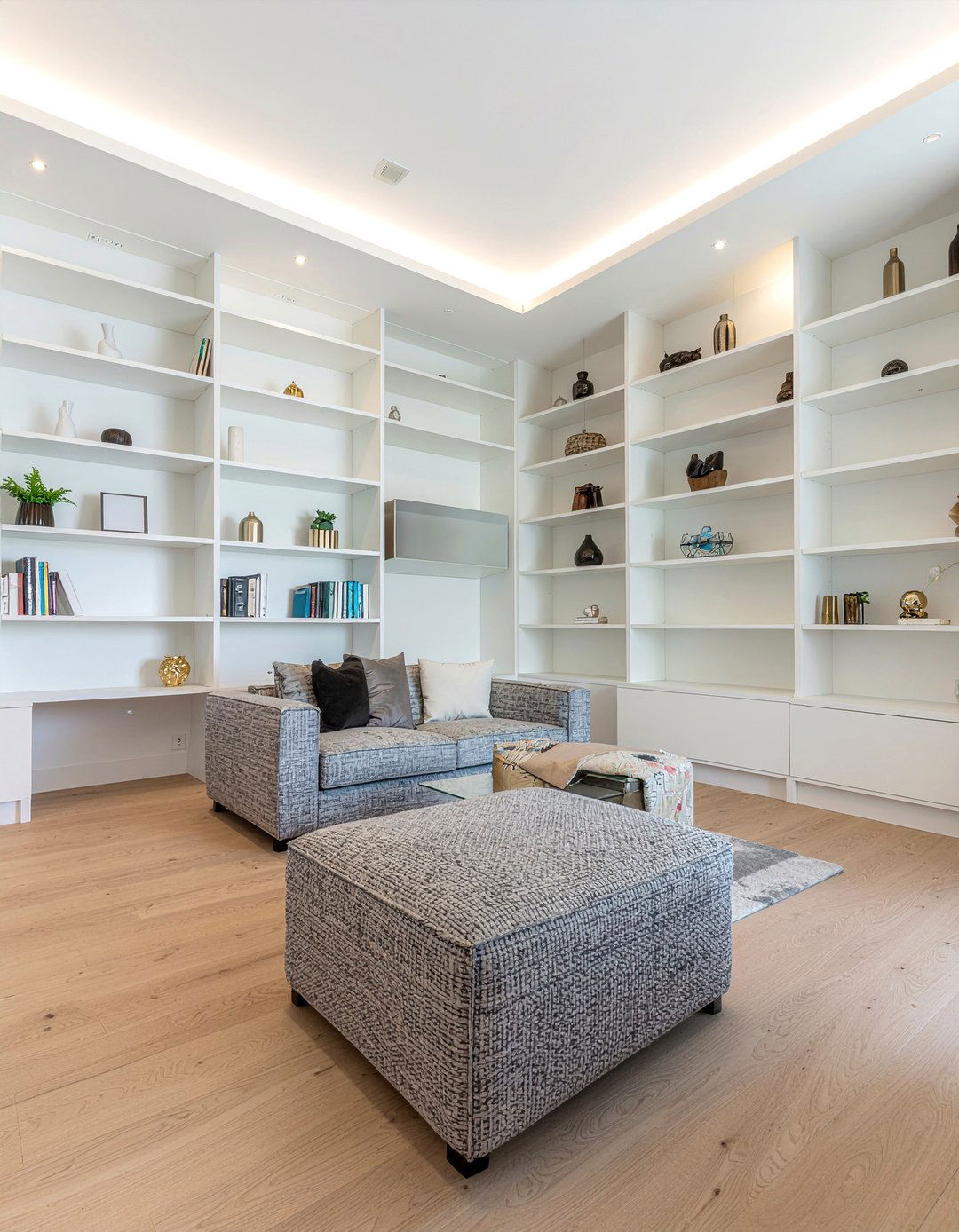 Built in bookshelves living room - 30 living room transformation ideas