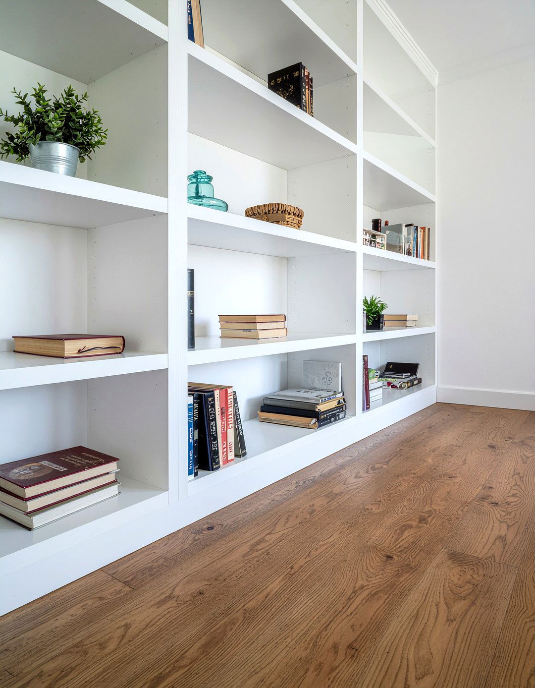 Built in bookshelves living room - 30 scandinavian living room ideas