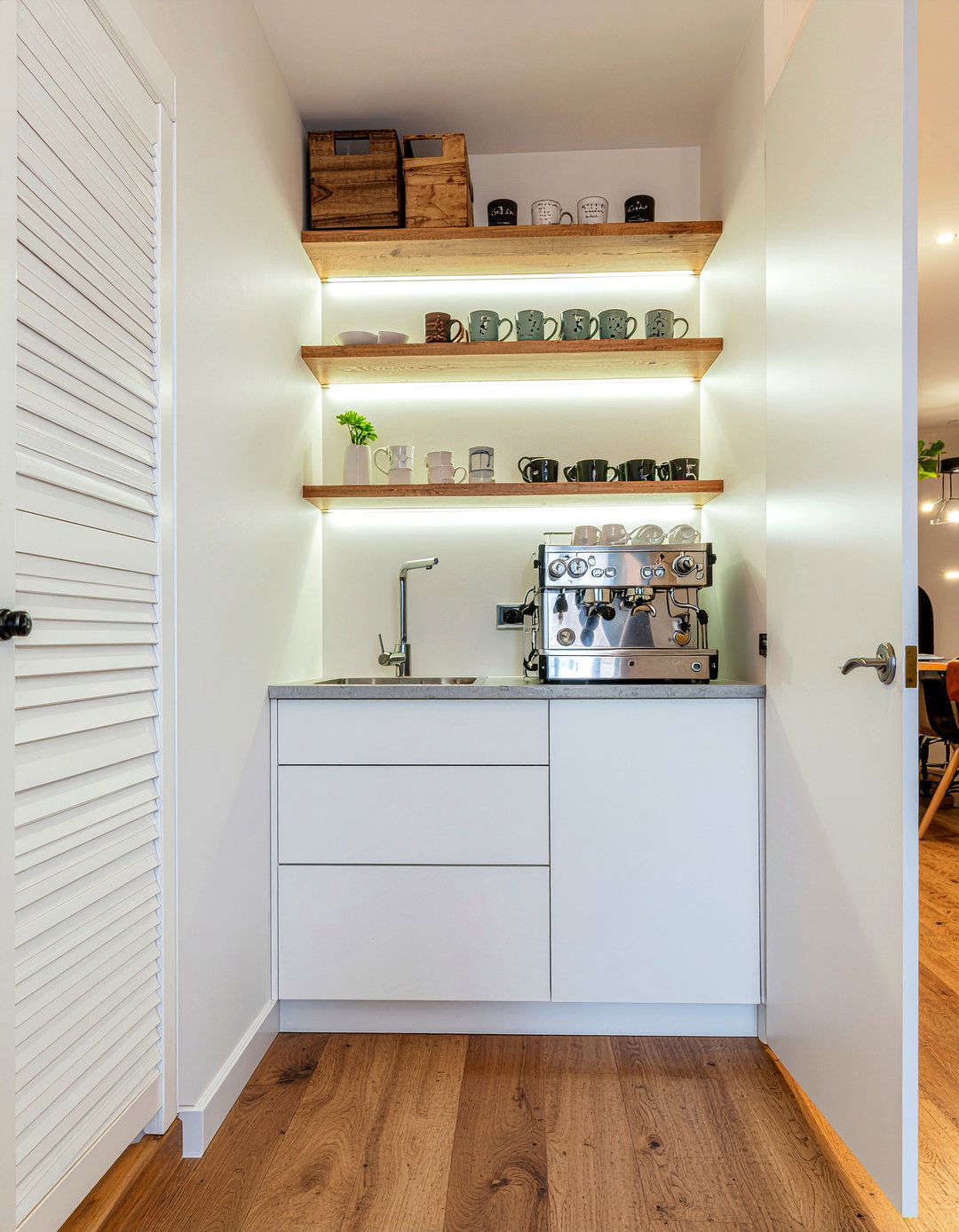 Built in breakfast bar in dining room - 30 dining room built-in cabinet ideas