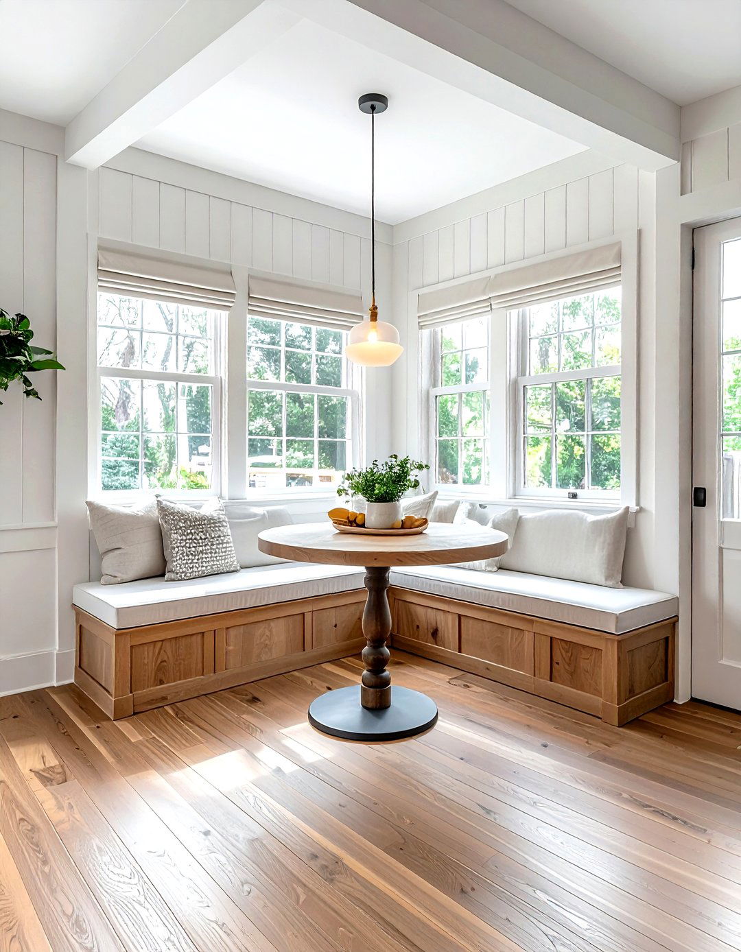 Built in breakfast nook - 30 white kitchen decor ideas