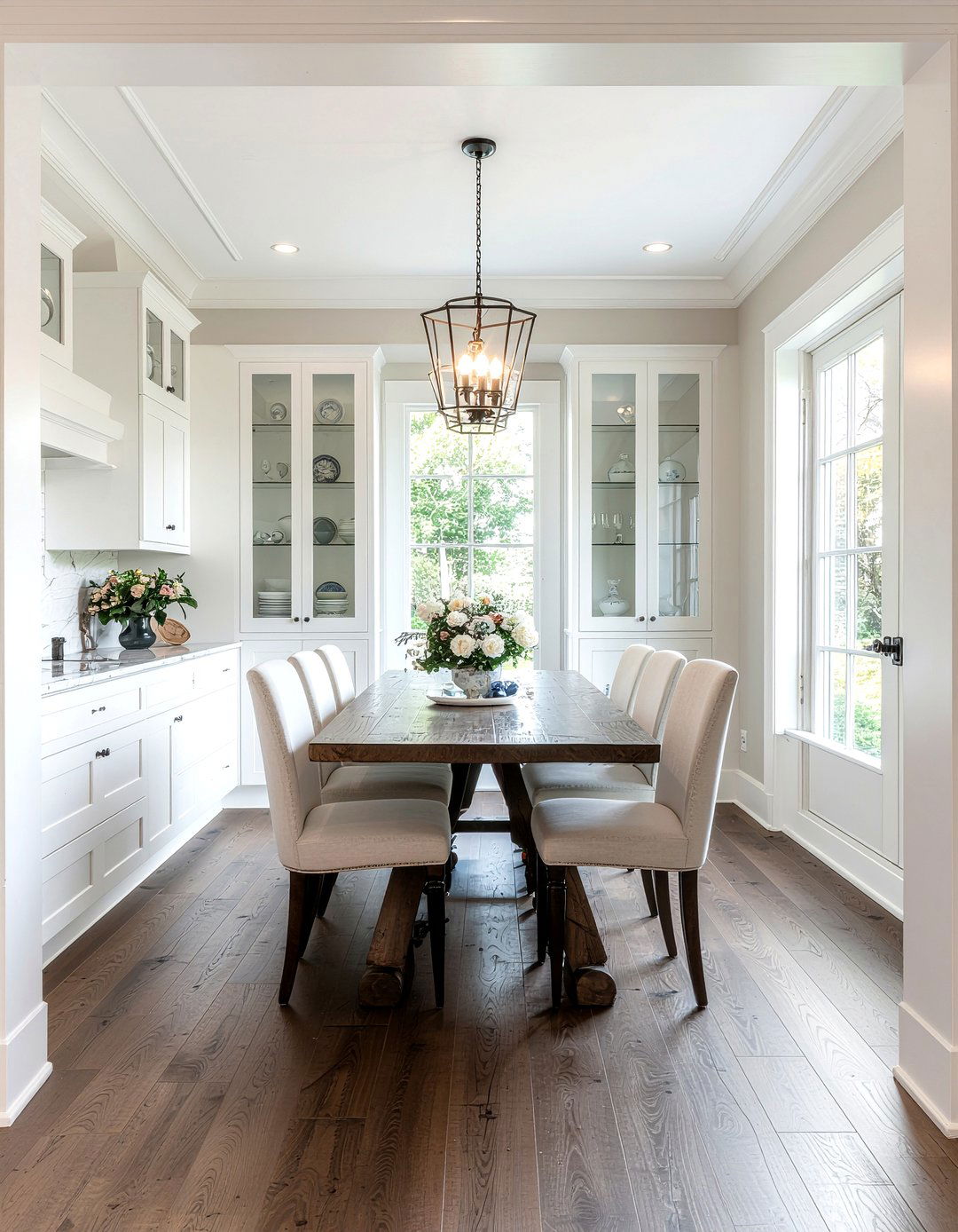 Built in cabinet dining room - 30 New England dining room ideas