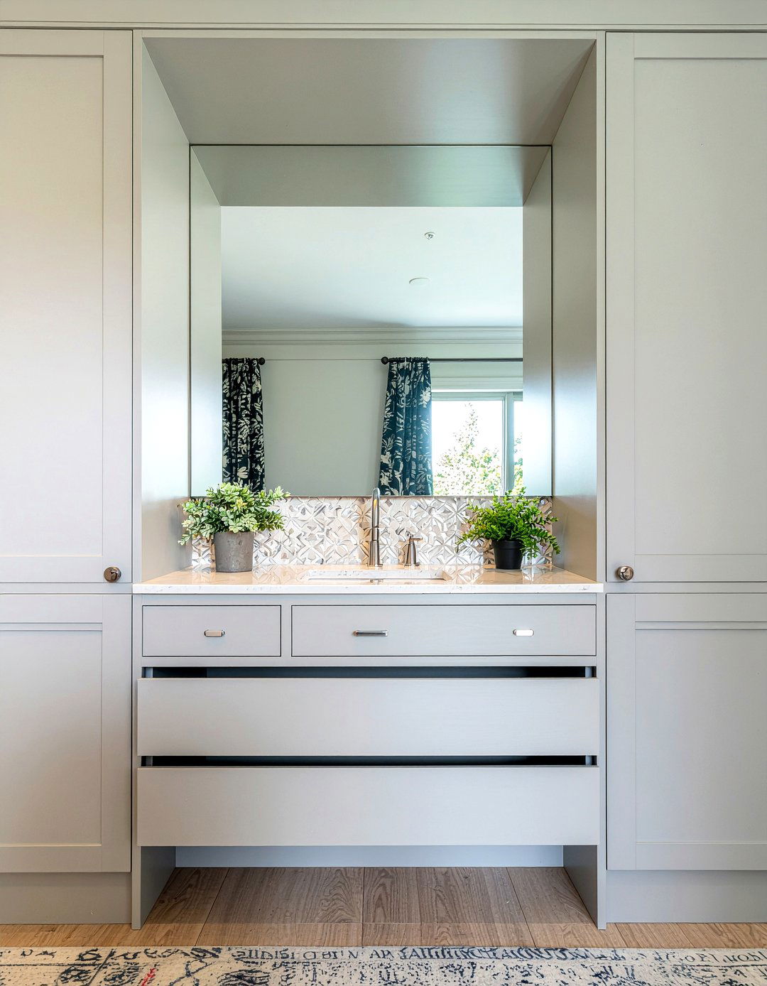 30 Sleek Bedroom Floating Vanity Ideas for Modern Homes