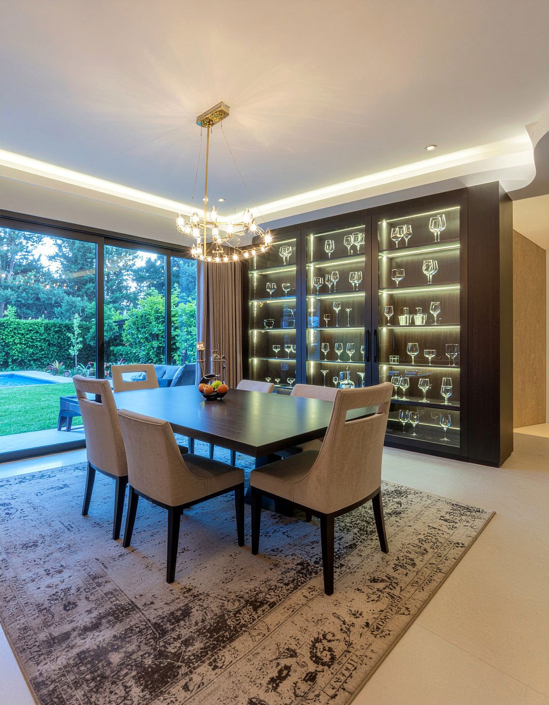 Built in glass cabinets - 30 rich dining room ideas